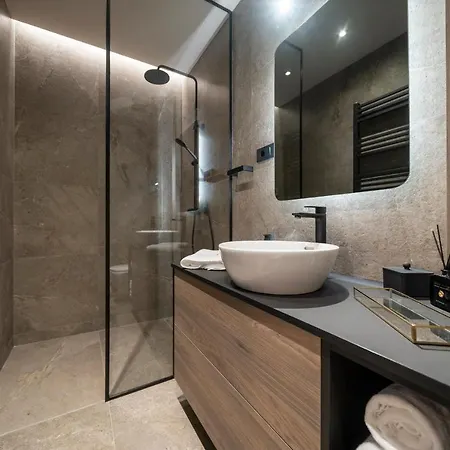 Velvet & Pensjonat 4*