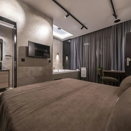 Velvet & Guest house 4*