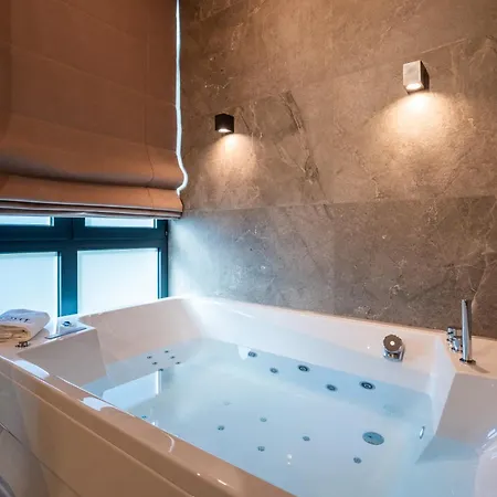 Velvet & Guest house 4*