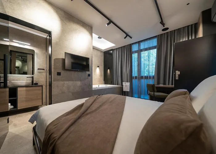 Velvet & Guest house 4*