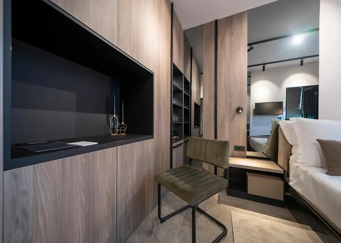 Velvet & ゲストハウス 4*