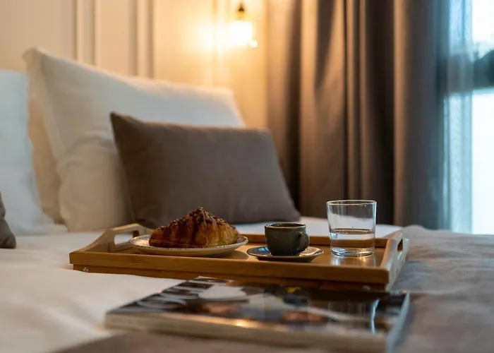 Velvet & ゲストハウス 4*