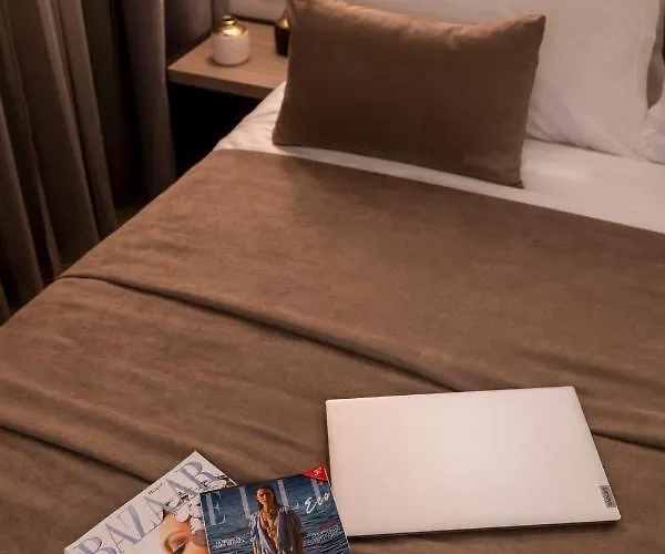 Velvet & ゲストハウス 4*