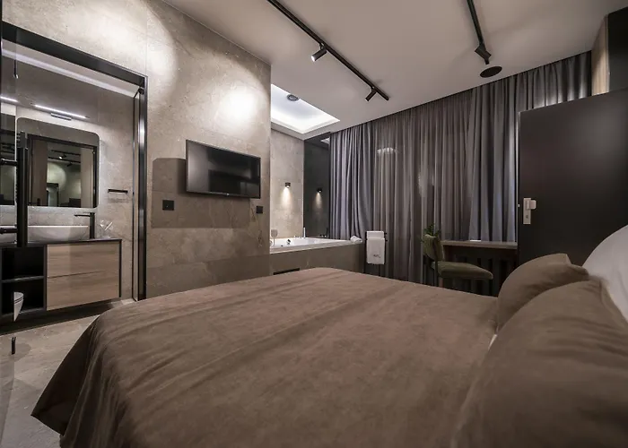 Velvet & ゲストハウス 4*